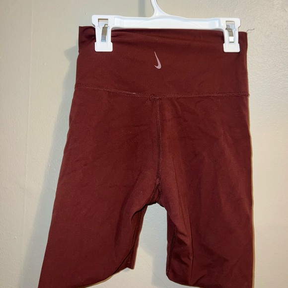 Nike Women’s  7” Biker Short - Picture 2 of 4